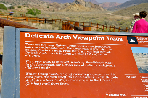 sign about the Delicate Arch Viewpoint trails